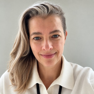 Dr Laura White